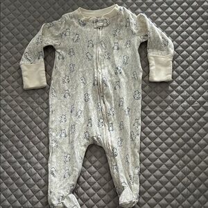 GAP Cream and Gray Bear Print Kids Footie